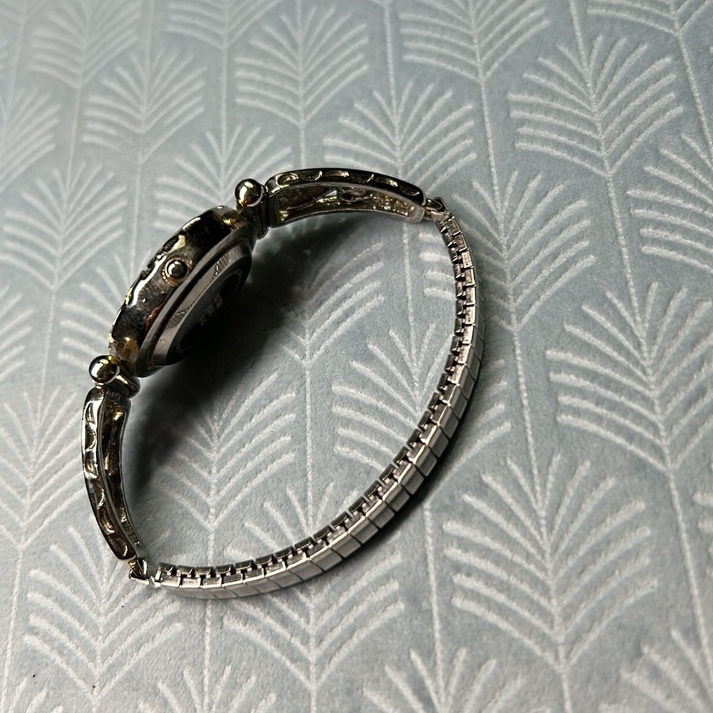 Heart detail wrangler elastic stretch silver watch - Picture 12 of 16